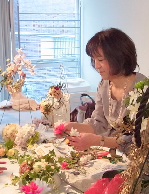 �A�g���G���������[�t�@�f�����X�g���[�V�����̗l�q