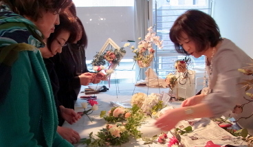 �A�g���G���������[�t�@�f�����X�g���[�V�����̗l�q5