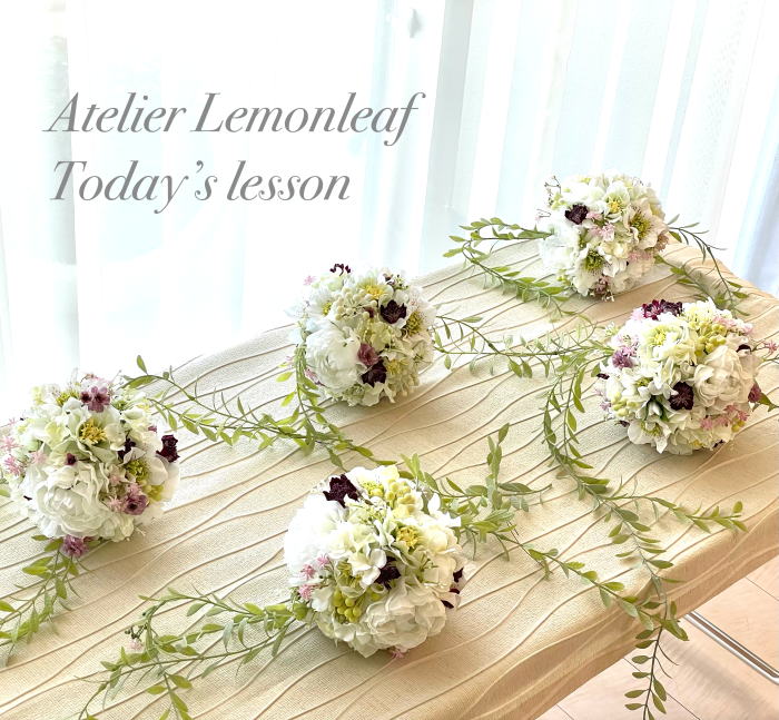 アーティフィシャルフラワー　ボールブーケ　教室シーン　クリスマスローズ　｜アトリエレモンリーフ