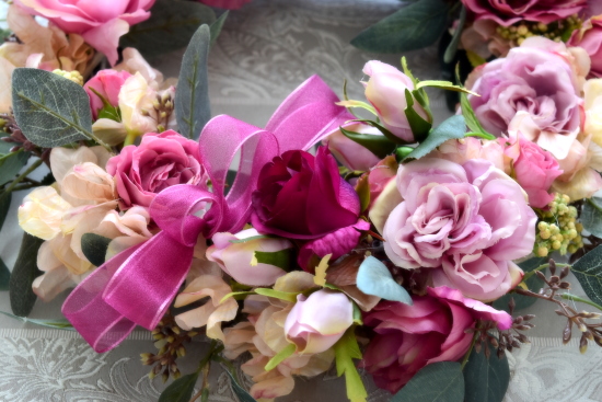 アトリエレモンリーフ　バラのリース　ピンク系　ほそ葉ユーカリ　アップ画像